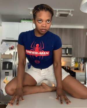 Susan Heyward Instagram - The Rona emotional roller coaster:
Determined / distressed / deranged.
Feel it all and stay strong out there! Special shout out to Queens, NY 😉 I found this t-shirt in a thrift store in the boys section 🙈 and almost didn’t buy it. Today, wearing it makes me feel energized and hopeful and able to share some love. What are ya’ll doing to ride the emotional waves?