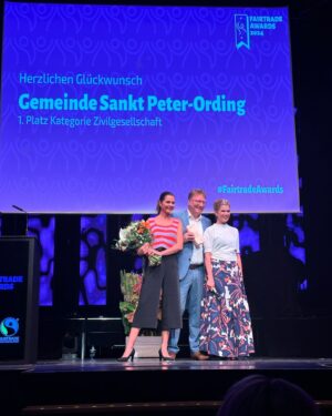 Susan Hoecke Instagram - Lasst uns Fairhalten!! Nur wenn wir fair handeln, kann sich etwas verändern! Bin so dankbar Teil dieser @fairtradede “Bewegung” sein zu dürfen!
Und weil so viele fragen: das Oberteil ist handmade von der wunderbaren @jess.at.home schickt ihr einfach ne DM, dann zaubert sie euch auch Eines💜🧡
