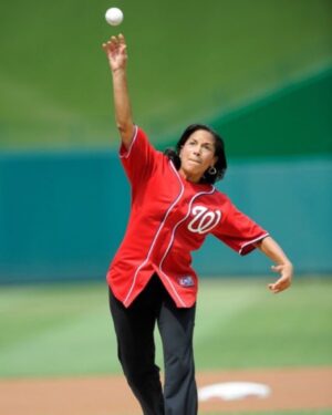 Susan Rice Instagram - This Mama Shark wants a win today!  Go @nationals!
#Go1-0Today
#StayInTheFight 
#WorldSeries 
#BabyShark