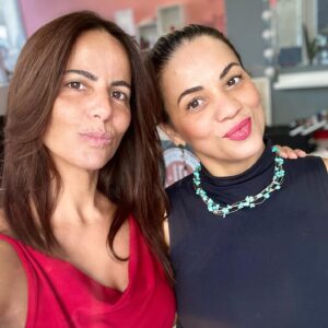 Susana Arrais Instagram - 1.o dos 48.
.
Ontem fiz 48 anos!
Comecei o dia a receber os mimos de um ser iluminado que me cuida da cara, do cabelo e da alma, com uma alegria contagiante. 
48?! Sim! E a sentir-me bem! 
#cuidar #amor #paz 
.