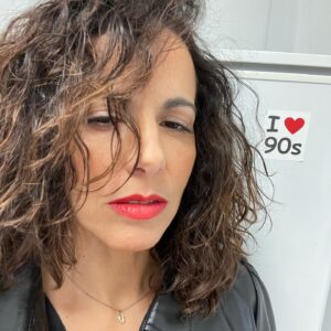 Susana Arrais Instagram - Coisas que me acontecem…
Quando a “minha Sofia” se põe a fantasiar com o “Professor” 
.
Quem viu a cena com o @diogoinfanteoficial ?
.
#queroévivertvi 
#tv #telenovelas #tvioficial 
#leonorbaboactores 
#actriz