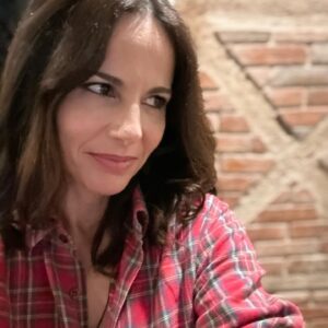 Susana Arrais Instagram - Mais um ou menos um?
Tentar olhar o futuro com esperança. 
Fazer a nossa parte para tornar o mundo mais gentil.
Fazer por contribuir para um planeta com futuro.
Isto não é um jogo, não dá para desligar e voltar a ligar.
Mas se existe algo de recomeço neste dia, então que seja para começar a agir mais, a amar mais. 
É o amor que nos salva.
A todos, um ano de mais amor e que todos os dias sejam de grandes resoluções e concretizações. 
💚 🌎 
#amor #love #paz #igualdade #gentileza #generosidade #mundo