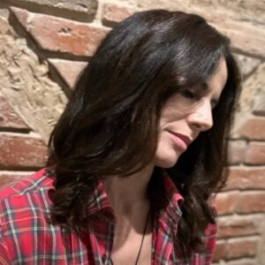 Susana Arrais Instagram - Mais um ou menos um?
Tentar olhar o futuro com esperança. 
Fazer a nossa parte para tornar o mundo mais gentil.
Fazer por contribuir para um planeta com futuro.
Isto não é um jogo, não dá para desligar e voltar a ligar.
Mas se existe algo de recomeço neste dia, então que seja para começar a agir mais, a amar mais. 
É o amor que nos salva.
A todos, um ano de mais amor e que todos os dias sejam de grandes resoluções e concretizações. 
💚 🌎 
#amor #love #paz #igualdade #gentileza #generosidade #mundo