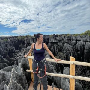 Susana Arrais Instagram - Superar-me, chegar e agradecer. ⛰🙏🏽
.
#madagascartravel #africa #mochileiros #omundonãoédacordoquevejodaminhajanela 
#tsingy