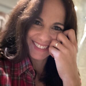 Susana Arrais Instagram - Mais um ou menos um?
Tentar olhar o futuro com esperança. 
Fazer a nossa parte para tornar o mundo mais gentil.
Fazer por contribuir para um planeta com futuro.
Isto não é um jogo, não dá para desligar e voltar a ligar.
Mas se existe algo de recomeço neste dia, então que seja para começar a agir mais, a amar mais. 
É o amor que nos salva.
A todos, um ano de mais amor e que todos os dias sejam de grandes resoluções e concretizações. 
💚 🌎 
#amor #love #paz #igualdade #gentileza #generosidade #mundo
