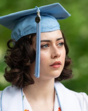 Susanna Skaggs Instagram - I’m officially graduating today. It feels weird. 📸:@jenniferrobertsonphotography thank you for this grad pic session 🤍