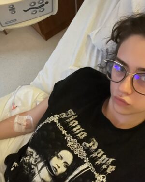 Susanna Skaggs Instagram - 2022: a year of many haircuts, cat love, auditions, airports, and a 10 day stomach bug that sent me home 7 weeks early from study abroad.