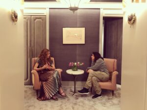 Susanne Bier Instagram - Catching a few quiet moments with the exceptional @nicolekidman on The Undoing Set today ⭐️ ⭐️ ⭐️#theundoing