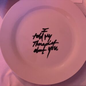 Susanne Wuest Instagram - Olivia Steele x VeeCollective... thank you so much for this wonderful evening ⭐️
.
#veecollective #oliviasteele #lightart #plates #berlin #art