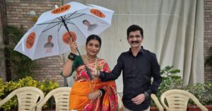 Sushant Shelar Instagram - अभिनेता सुशांत शेलार यांची सामाजिक बांधिलकी
पडद्यामागच्या कलाकारांसाठी छत्रीची भेट

आपल्या सामाजिक कार्यातून वेगवेगळे उपक्रम राबविणारा व सर्वांच्या मदतीसाठी सदैव तत्पर असणारा अभिनेता व कार्यकर्ता म्हणून सुशांत शेलार यांची ओळख आहे. विविध सामाजिक कामात कायम अग्रेसर असणाऱ्या सुशांत यांनी करोनाचा काळ असो अथवा चिपळूणची पूर परिस्थिती गरज असेल त्याला आपल्यापरीने मदतीचा हात दिला आहे. ‘चिरायू’च्या माध्यमातूनही त्यांनी पडद्यामागच्या अनेक कलावंतांचा सन्मान, मनोरंजन सृष्टीतील कलाकारांसाठी मराठी बॉक्स क्रिकेट लीग, वैद्यकीय मदत असे अनेक उपक्रम सुशांत यांनी राबविले आहेत. 

#sushantshelar #socialwork #umbrelladist