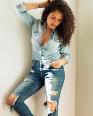 Susie Castillo Instagram - LOOK DOWN & READ MY CAPTION!👇🏼

It’s #nationalvoterregistrationday! Are you registered to vote yet? Especially those of you who have recently moved, be sure to register with your new address so you can vote!

VOTE.gov

#vote #vote2020 #voterregistration