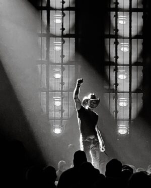 Susie Castillo Instagram - We had us a time at the @thetimmcgraw concert in Nashville last week!!!

I’m not the biggest fan of country music but damn did I have a blast and am now a Tim McGraw fan! My favorite song was “Humble & Kind” (7th slide)🥰

Please send me your recs for country music artists. Who’s your favorite? I’m always on the hunt for awesome music and am giving country a chance finally.

It’s amazing what happens when we just say “yes” in life. Grateful to have experienced this with my sweet friends ❤️🤠

#timmcgraw #standingroomonly #wheninnashville