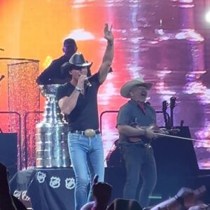 Susie Castillo Instagram - We had us a time at the @thetimmcgraw concert in Nashville last week!!!

I’m not the biggest fan of country music but damn did I have a blast and am now a Tim McGraw fan! My favorite song was “Humble & Kind” (7th slide)🥰

Please send me your recs for country music artists. Who’s your favorite? I’m always on the hunt for awesome music and am giving country a chance finally.

It’s amazing what happens when we just say “yes” in life. Grateful to have experienced this with my sweet friends ❤️🤠

#timmcgraw #standingroomonly #wheninnashville