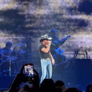 Susie Castillo Instagram - We had us a time at the @thetimmcgraw concert in Nashville last week!!!

I’m not the biggest fan of country music but damn did I have a blast and am now a Tim McGraw fan! My favorite song was “Humble & Kind” (7th slide)🥰

Please send me your recs for country music artists. Who’s your favorite? I’m always on the hunt for awesome music and am giving country a chance finally.

It’s amazing what happens when we just say “yes” in life. Grateful to have experienced this with my sweet friends ❤️🤠

#timmcgraw #standingroomonly #wheninnashville