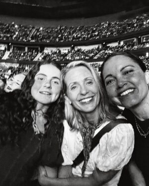 Susie Castillo Instagram - We had us a time at the @thetimmcgraw concert in Nashville last week!!!

I’m not the biggest fan of country music but damn did I have a blast and am now a Tim McGraw fan! My favorite song was “Humble & Kind” (7th slide)🥰

Please send me your recs for country music artists. Who’s your favorite? I’m always on the hunt for awesome music and am giving country a chance finally.

It’s amazing what happens when we just say “yes” in life. Grateful to have experienced this with my sweet friends ❤️🤠

#timmcgraw #standingroomonly #wheninnashville