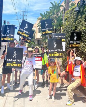 Susie Castillo Instagram - Couples who strike together, get paid together❤️✊🏼

Joined the picket line at Paramount Studios today in support of the #sagaftrastrike #wgastrike 

I’ve been a member of SAG AFTRA since 2004 and have seen the industry change significantly (for the worst) for most actors and writers and it’s about time our contracts reflect the HUGE change that streaming has brought to the industry during that time.

Streaming services don’t want to share their profits with the creatives that bring these shows to life. Shame on them for paying their CEOs multi-million dollar salaries per year (see what Paramount pays their CEO in my last slide) and not paying living wages to the majority of actors/writers and other folks who work behind the scenes on the shows and films we all love.

We’ll be out here for as long as it takes to work out a contract that’s fair and just. LFG!

#sagaftrastrong #sagaftramember 
#wgastrong