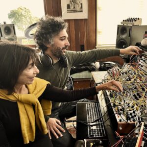 Suzanne Ciani Instagram - I’m very excited to announce a new album today - a collaboration with Suzanne Ciani @sevwave 🌊
It is called "Golden Apples of the Sun" and it will be out on October 6th on Obliques / Atmospheric ✨✨✨
The first single of the album will be revealed in 3 weeks !!!