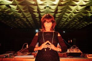 Suzanne Ciani Instagram - My performance at last weekend’s @week_end_fest is being streamed today between 20:00-23:00 CET on @wdr ! Link in bio and photo by @_niclasweber_