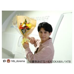 Suzuka Ohgo Instagram - 第3話ありがとうございました💐

#Repost @htb_dorama with @use.repost
・・・
第3話ゲスト #大後寿々花 さん、#瀧原光 さん
クランクアップのお写真を公開✨

#弁当屋さんのおもてなし🍱
#HTB #ドラマ
