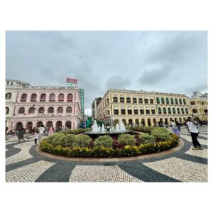 Suzuka Ohgo Instagram - 初マカオ🇲🇴
1. senado square
2. the remains of St. Paul's Cathedral

#macau #🇲🇴 #セナド広場 #聖ポール天主堂跡