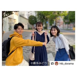 Suzuka Ohgo Instagram - ペットボトルの持ち方が雑巾絞り😇笑
いつもペットボトルのキャップを固く閉めすぎて壊してしまうのだけれど、この閉め方は確かに壊れますね😇🤣

#Repost @htb_dorama with @use.repost
・・・
仲良し姉弟オフショット📸🐻

『#弁当屋さんのおもてなし シーズン2🍱』
＼第3話 放送まであと3⃣日／
📺1/27(土)午前10時40分から

#久保田紗友 #大後寿々花 #瀧原光(#NORD)