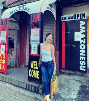 Suzumi Suzuki Instagram - 本土復帰50周年、米軍の街として栄えたコザ。旧赤線の方にも足を伸ばして散歩。