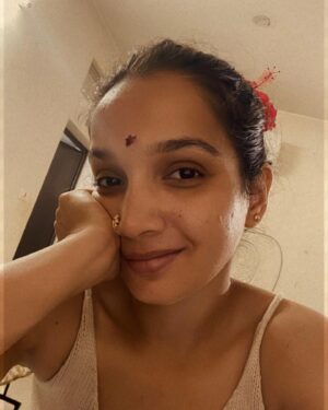 Swetha Gai Instagram - Poo season 🌼🌺🌸🌷
#summer