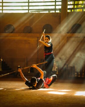 Swetha Gai Instagram - The man who set the spirit in me ablaze.
My Guru 🙏🏻

Thank you for the beautiful pictures @ashiqeue ☺️

#kalaripayattu #guruji #gurupurnima #kshatriya #practice #sadhana #kalarigram #gratitude