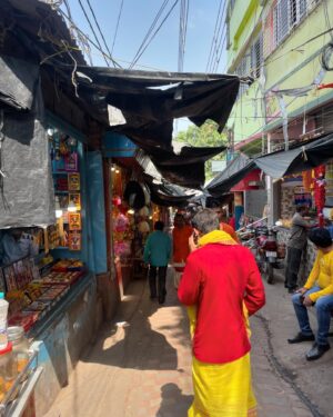 Swetha Gai Instagram - Real hunger is satiated through the eyes- Pradeepto

25.04.2024- A day with Tarama & Bama Khepa at Tarapith 🌺

Who is Pradeepto? 
The Sadhu in the 7th Slide.