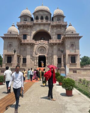 Swetha Gai Instagram - Kolkata-vin Kodura Veyyil & I 🦍🌸☺️

23.04.2024 & 24.04.2024: 40degrees with Kaalima & Ramakrishna Paramahamsa 

So grateful to be embarking on this journey of understanding expansion🪐 

#kolkata #dakshineshwar #kalighat #belurmath #practice #learning