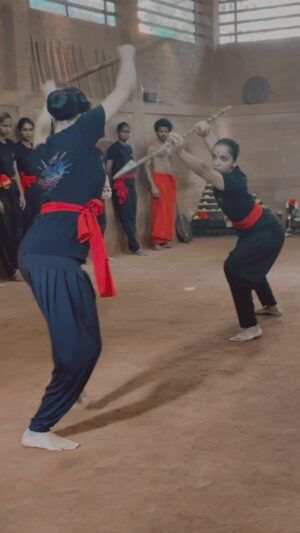 Swetha Gai Instagram - Sadhana 🙏🏻🤍
Snippets of our showcase on Parashurama Jayanthi at @kalarigram 💪🏻

#kalaripayattu #temple #practice #sadhana #kalarigram #martialarts #ancientpractice #family