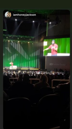 Sydney Castillo Instagram - @85southshow YouTube Theater!! @netflixisajoke 🙏🏾🙏🏾🙏🏾