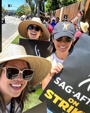 Sydney Viengluang Instagram - What do we want?! Fair Wages! When do we want it?! Now! 

#sagstrike #wgastrike #hollywood #payusourworth