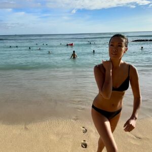 Sydney Viengluang Instagram - Mahalo, Hawaii 🙏🏽🌺

#hawaii #mahalo #oahu #waikiki #beach #travel