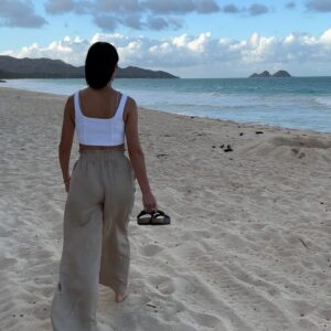Sydney Viengluang Instagram - Mahalo, Hawaii 🙏🏽🌺

#hawaii #mahalo #oahu #waikiki #beach #travel