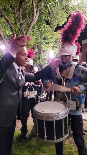 Sylvester Powell Instagram - Tonight’s episode goes down in history for me. @leonardtheodoreroberts Drumline made me want to go to college. I use to dream I was in the movie lol. When I saw the band and Leonard there at the same time…. I HAD TO SUIT UP! Dream come true. The little kid in me was Happy!