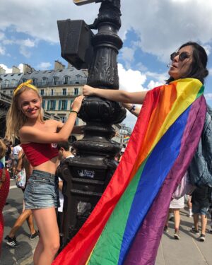 Sylvie Filloux Instagram - Shot gun 😘 #gaypride 🏳️‍🌈🏳️‍🌈🏳️‍🌈