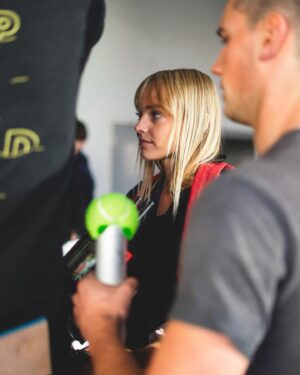 Sylvie Filloux Instagram - Souvenirs de tournage du clip Tiktok girl de McFly&Carlito avec @levraimcfly et @rafcarlito. Merci encore à @lubambina,  @edie.blanchard et @katarina_timotijevic_ pour leur confiance ainsi qu’à toute l’équipe de tournage pour leur investissement, leur accueil et leur enthousiasme 😊