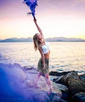 Sylvie Filloux Instagram - Souvenirs de vacances … #summer #cannes #fumée #purple