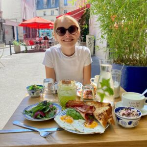 Sylvie Filloux Instagram - Deux superbes découvertes à Paris 🥰 d’excellents cocktails italiens chez @hostariaurbana (mention spéciale pour le summer drink la vie en rose) un brunch japonais original et très goûteux chez @sandoclub