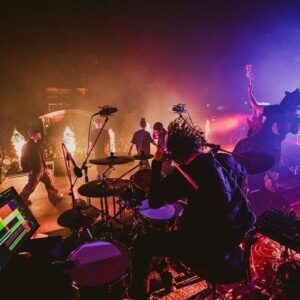 T-Pablow Instagram - FUJI ROCK FESTIVAL2023🥁

いつかの為に取っておいたバンドセットでのライブ演出をここで披露できた事、急遽なオファーにも関わらず快く引き受けてくれたバンドメンバーの方々、俺達の無茶な注文にも高いクオリティで応えてくれる裏方。
色々な事が重なりフジロックのメインステージこのタイミングでBAD HOPとして出演出来た事心から感謝します🎸🖤

事務所にも所属せず大きな後ろ盾がない俺達はこれまでもそうだったように、巡ってきたチャンスの中準備期間が短かろうが試行錯誤しベストを尽くすだけです。
結果的に大成功音楽の神様に愛された日🤘

Dr: @nobuakikaneko_official
Bs: @kenken_rize 
Gtr: @sucksmen 
Keys: @appa_izawa 

Photographer: @cherrychillwill
