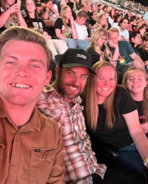 T.J. Lavin Instagram - Good times last night w @michaeldrichter and @thelavingirls ( Brooke and Aspen) we missed you @justice.lavin … Thanks for taking me Brooke love you! Eddie killed it and even brought out a very special guest! Loved it…