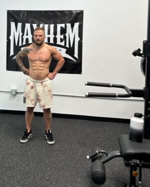 TJ Dillashaw Instagram - When your workout partner is waiting for you but you are thinking of all the other fun shit you could be doing. 
.
@mayhem_strength 🏋️‍♂️