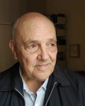 Tabita Best Instagram - Santi, per primera vegada en els últims 18 anys avui no escoltaré la teva veu desitjant-me un feliç aniversari. 
Has estat tantes coses per mi: el meu avi, el meu mentor, el meu professor, el meu mestre espiritual.
Si hi ha una cosa que m'has transmés durant aquest anys des que vaig arribar a Girona ha estat la inquietud per voler aprendre una mica més del món i m'has donat una base per crear-me la meva pròpia espiritualitat.
Malgrat sentir-me confosa pel teu comiat precipitat, em sento preparada per tirar endavant, i aixó en gran part ha estat gràcies a tu.

Descansa en pau Santi Thió i feliç aniversari Tabita

..........

Santi, for the first time in the last 18 years today I will not hear your voice wishing me a happy birthday.
You have been so many things to me: my grandfather, my mentor, my teacher, my spiritual master.
If there is something that you have transmitted to me during these years since I arrived in Girona it has been the hunger to want to learn a little more about the world and you have given me a basis to create my own spirituality.
Despite being confused by your hasty farewell, I feel ready to move on, and this has largely been thanks to you.

Rest in peace Santi Thió and happy birthday Tabita

................

Santi, pour la première fois depuis 18 ans, je n’entendrai pas ta voix me souhaiter un joyeux anniversaire.
Tu as été tellement de choses pour moi : mon grand-père, mon mentor, mon professeur, mon maître spirituel.
S’il y a une chose que tu m’as transmise depuis que je suis arrivé à Gérone, c’est l’inquiétude de vouloir apprendre un peu plus du monde et tu m’as donné une base pour créer ma propre spiritualité.
Même si je suis confuse par ton départ précipité, je me sens prête à aller de l’avant, et c’est en grande partie grâce à toi.

Repose en paix Santi Thió et joyeux anniversaire Tabita