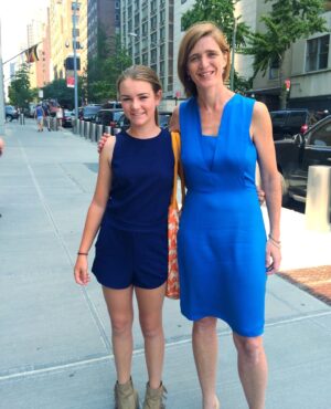 Tabitha Soren Instagram - #FridayFlashback to the time when Dixie got to spend the day at the United Nations with US Ambassador & Pulitzer Prize winner Samantha Fckn Power 💪 It was an afternoon of my middle schooler listening to the problems of hunger, climate change, unemployment & various humanitarian crises. 🧠⁠
⁠