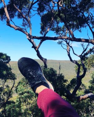 Tabrett Bethell Instagram - Adventuring with my 🖤
 @shaftyhaft 
🐦‍⬛