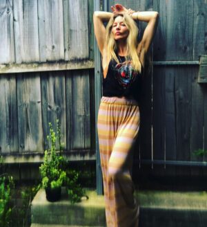 Tabrett Bethell Instagram - Thinking about papaya and a trip to Bali 🌸🌸🌸