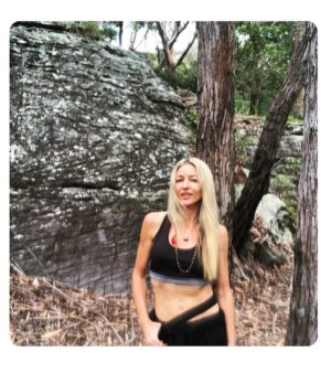 Tabrett Bethell Instagram - Home 🖤🖤🖤

<>

Earthing in Mother Nature

Rudraksha and Quartz @cbmeditates