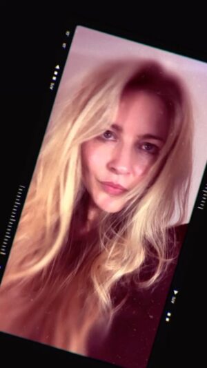 Tabrett Bethell Instagram - Eclipsing 🌙

“Sit in the darkness to receive the light”