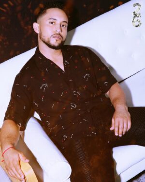 Tahj Mowry Instagram - @26magazine 🧘🏽‍♂️

“Today is all I have, so what can I do to be an example to the people around me today? What can I do to have more peace & more joy today, -let me go do those things! Just having that mindset of ‘hey, today is the only day I have, let me stay in the present, let me be present in these great experiences that I'm having right now & not stress about things of tomorrow or things that I can't control’. More life is here, more life is now”.

#linkinbio 🖤 
Editor In Chief   Photographer: @Corey.Guevarra Wardrobe: @mediaplaypr
Barber: @JamalTsuperstarbarber
Groomer: @annettechaisson_mua